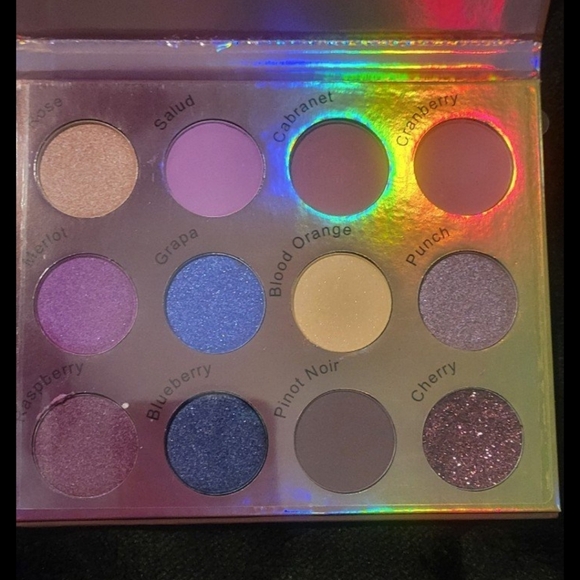 The Beauty Crop Essential Cocktail Palette Book Set - Volume I - Picture 4 of 6